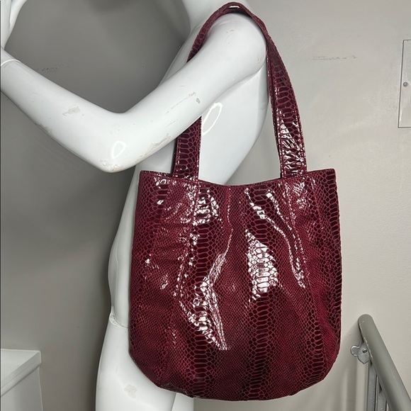 Handbags - Burgundy Red Snakeskin Embossed Lined Shoulder Totebag Bag